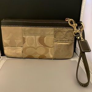 Coach patchwork wristlet (IB-2)